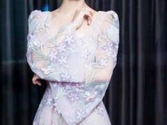 “灰姑娘”梦终成真 赵丽颖喜获水晶鞋感动落泪