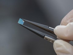 我国科学家在高密度介电储能领域取得新突破