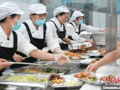 述评：打开大门，不应止步于节假日和机关大院