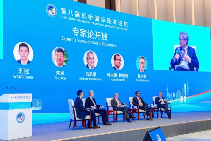 中国国际经济交流中心资深专家委员朱民、新加坡国立大学亚洲研究所杰出院士马凯硕、联合国全球经济监测中心原负责人哈米德·拉希德、中国社会科学院学部委员张宇燕等知名专家,围绕“世界开放之势”与“世界开放之策”展开深度对话 中国国际经济交流中心资深专家委员朱民、新加坡国立大学亚洲研究所杰出院士马凯硕、联合国全球经济监测中心原负责人哈米德·拉希德、中国社会科学院学部委员张宇燕等知名专家,围绕“世界开放之势”与“世界开放之策”展开深度对话